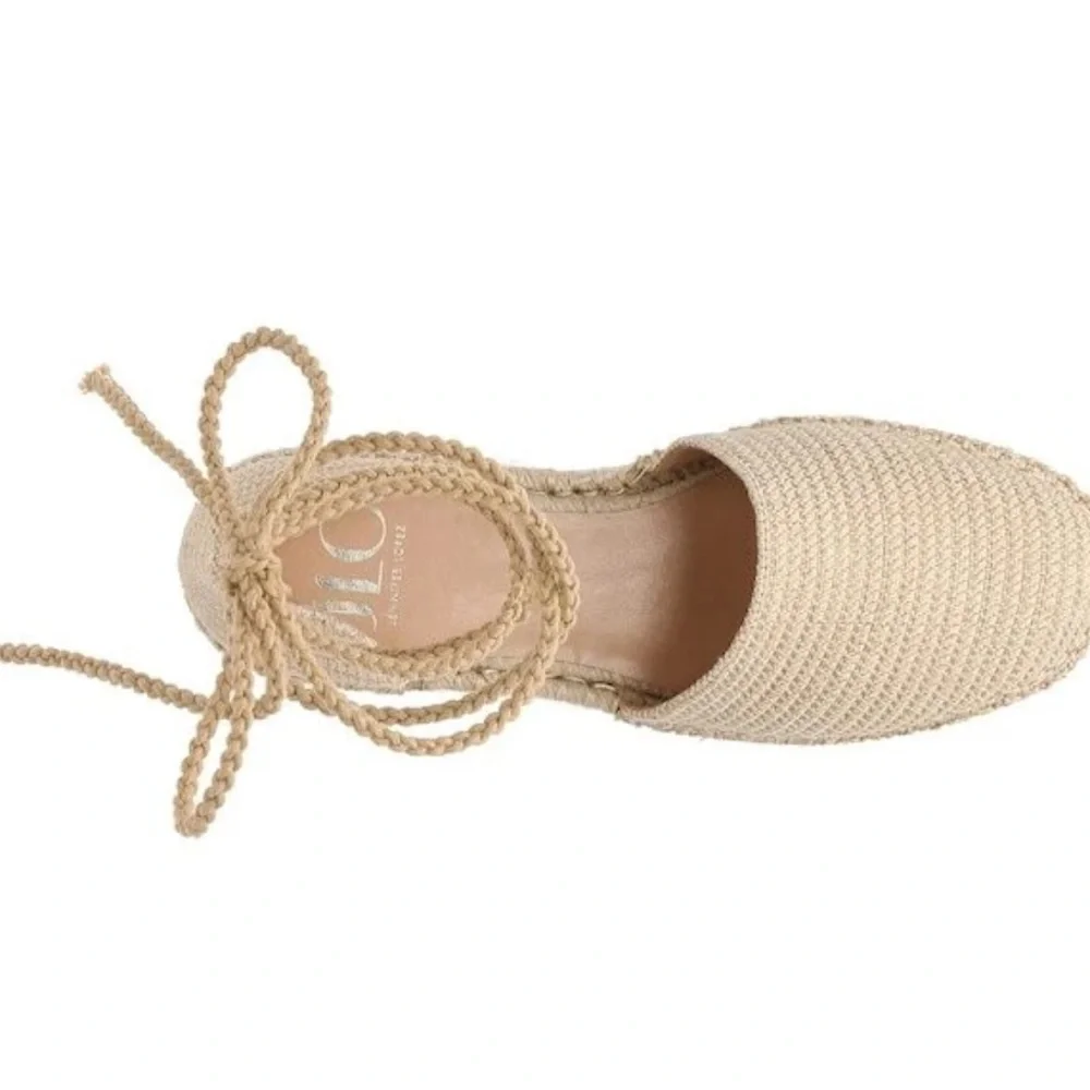 Jennifer Lopez elegant espadrilles